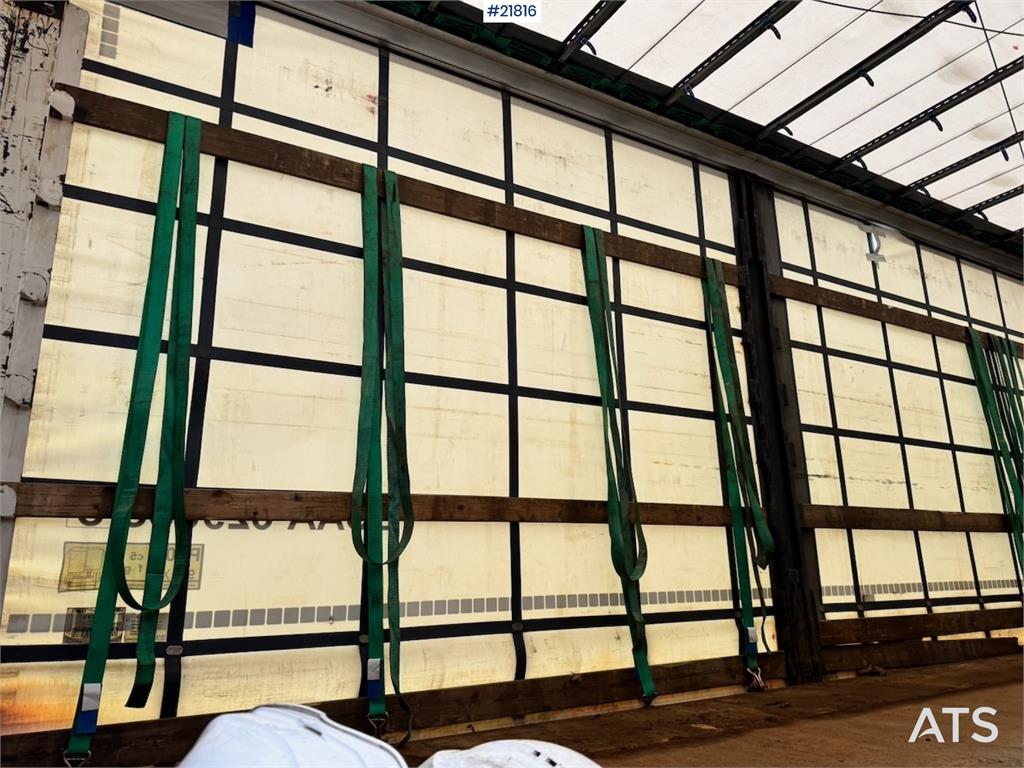 Krone Curtain-Side Trailer