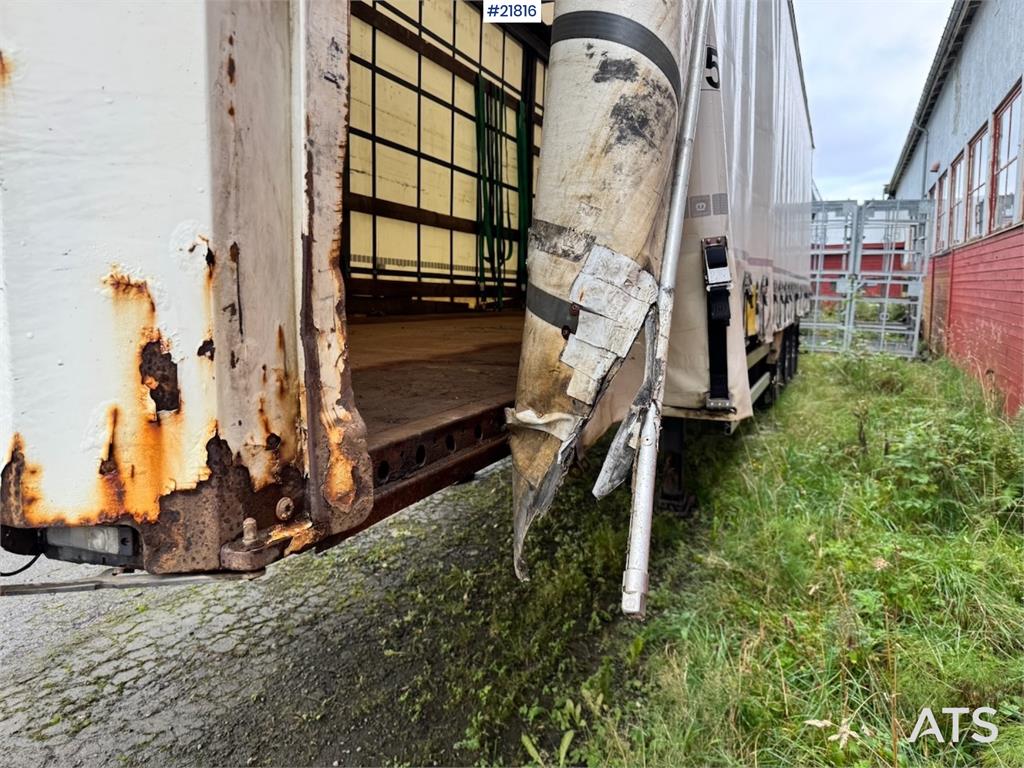 Krone Curtain-Side Trailer