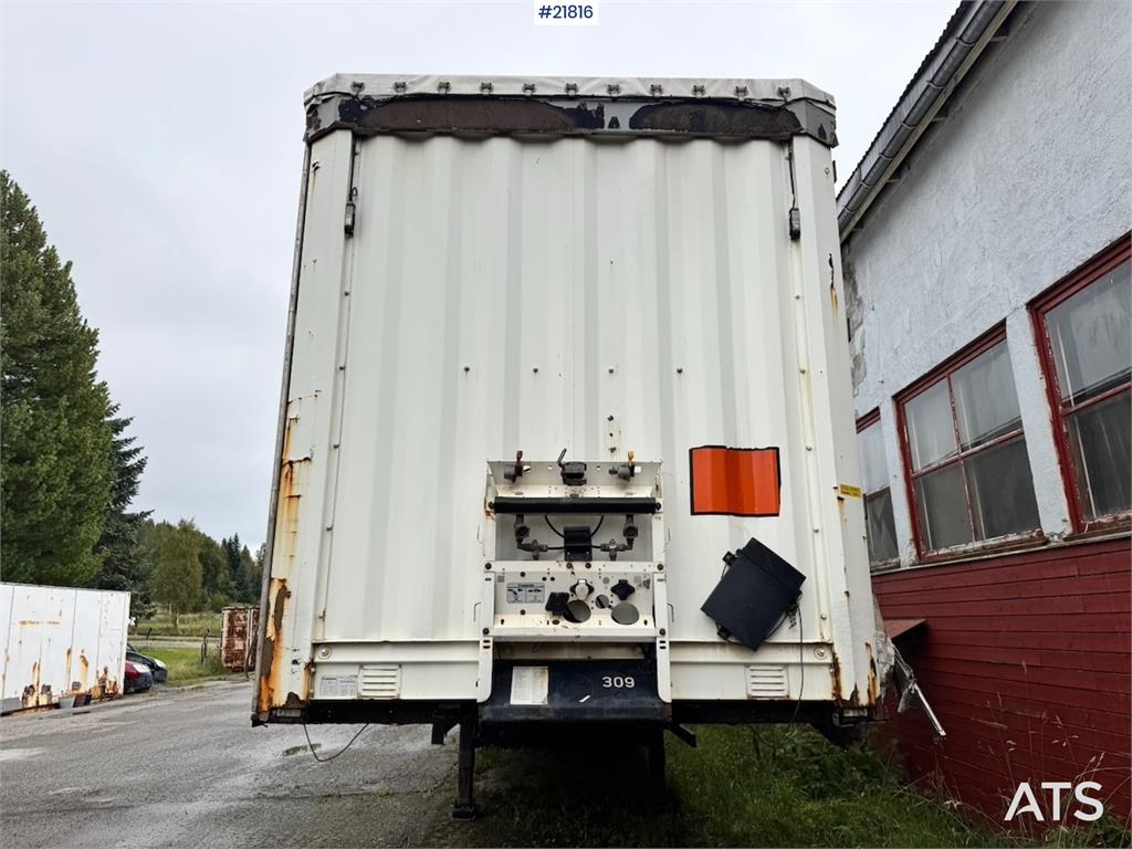 Krone Curtain-Side Trailer