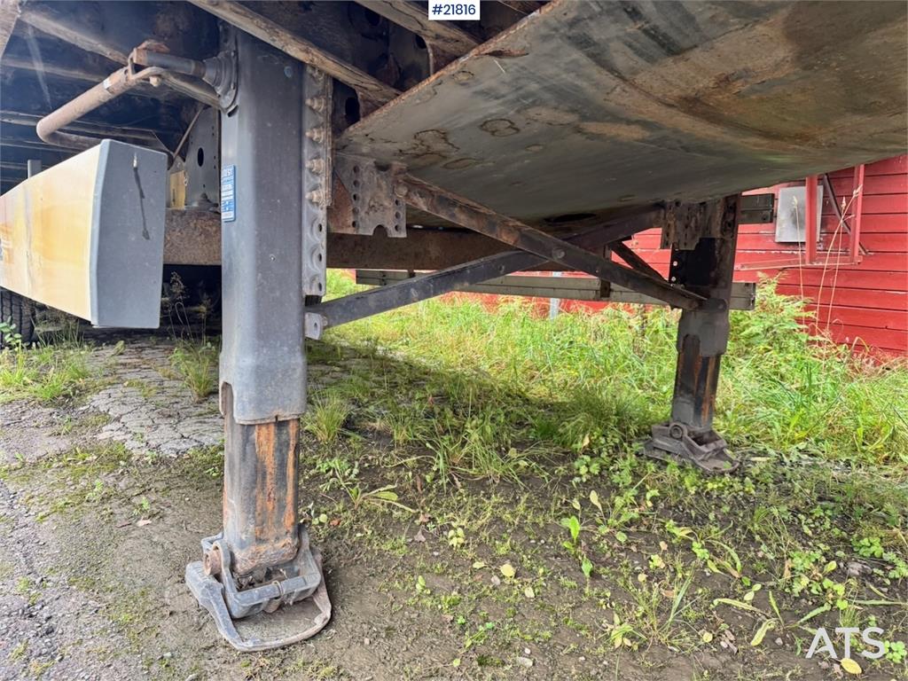 Krone Curtain-Side Trailer