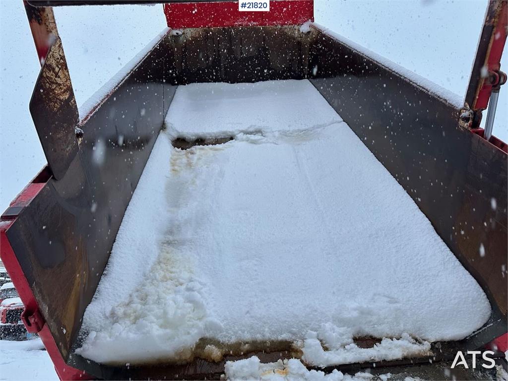 Volvo FH540 8x4 tipper w/ new dual clutch.