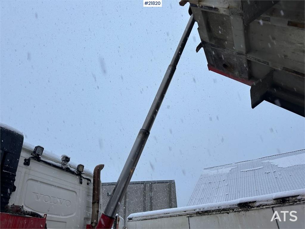 Volvo FH540 8x4 tipper w/ new dual clutch.