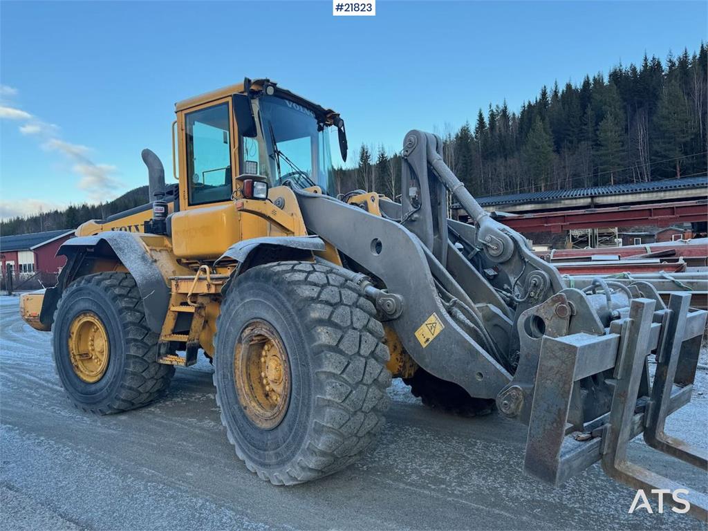 Volvo L110E Wheel Loader with Bucket WATCH VIDEO