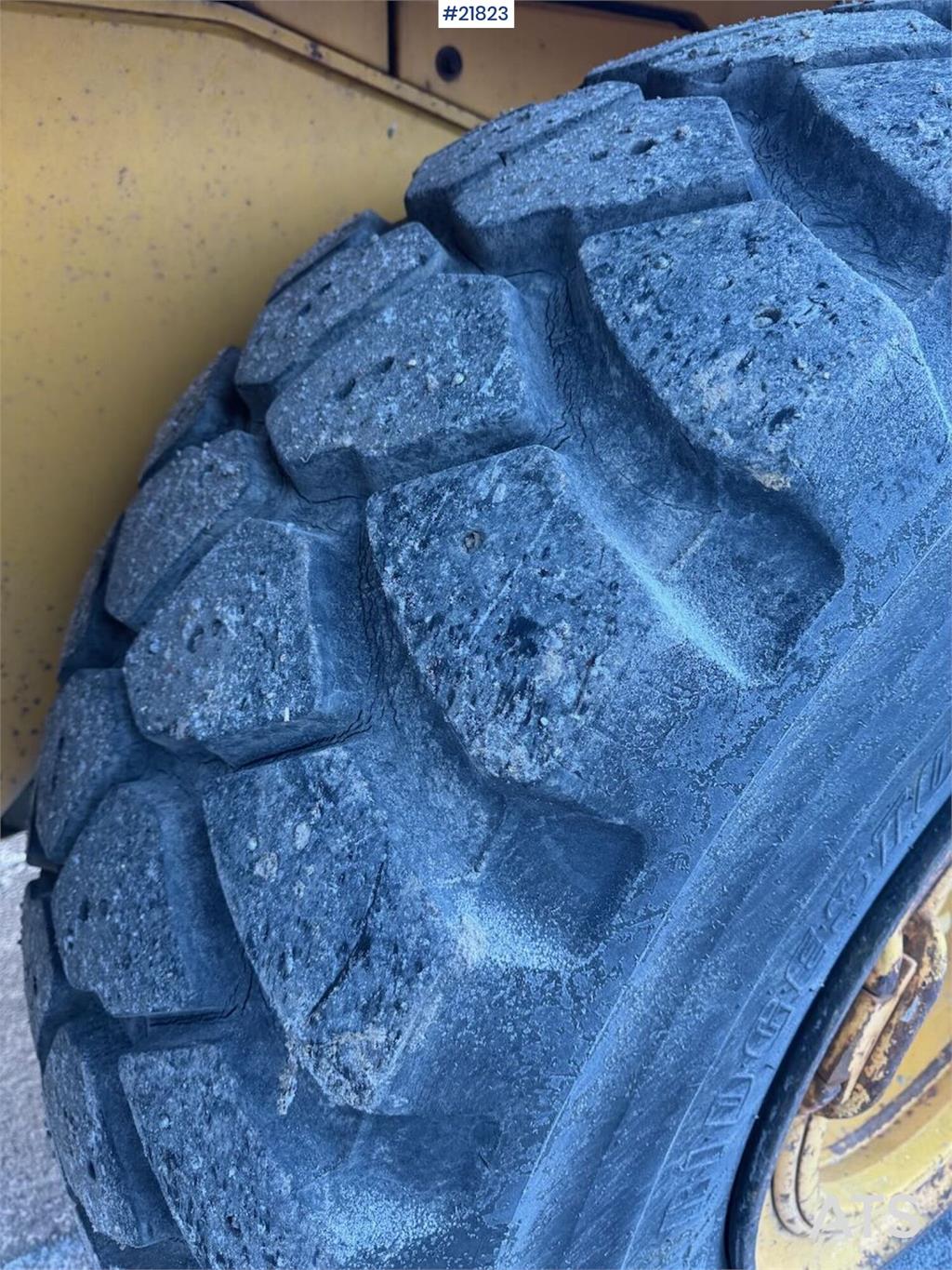 Volvo L110E Wheel Loader with Bucket WATCH VIDEO