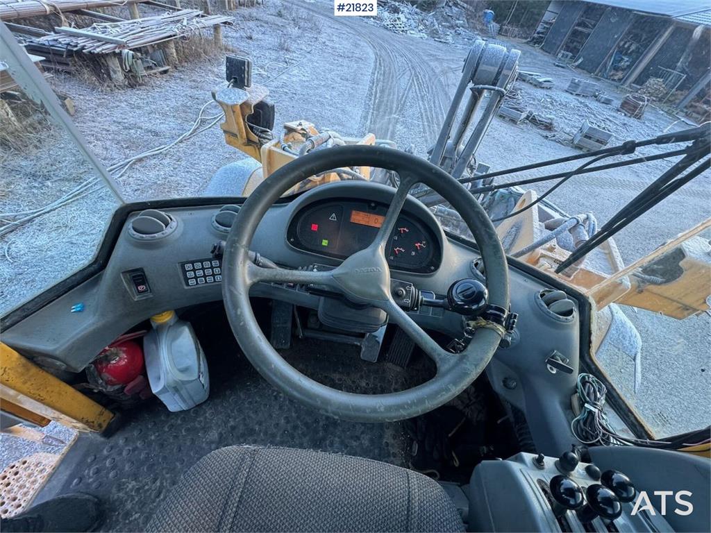 Volvo L110E Wheel Loader with Bucket WATCH VIDEO