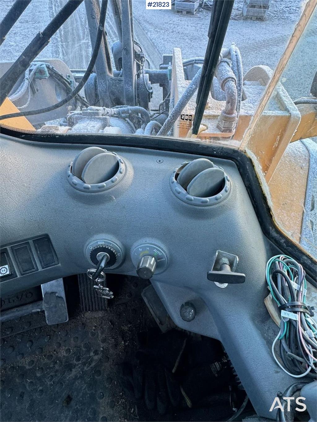 Volvo L110E Wheel Loader with Bucket WATCH VIDEO