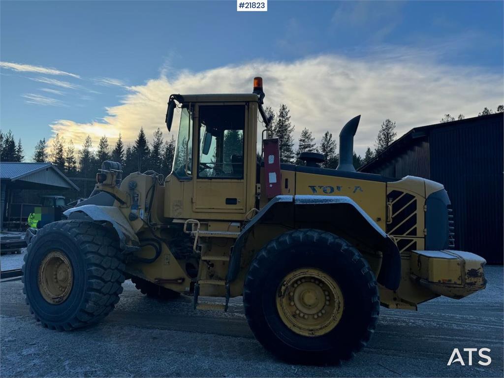 Volvo L110E Wheel Loader with Bucket WATCH VIDEO