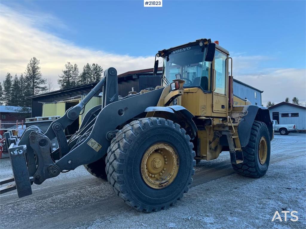 Volvo L110E Wheel Loader with Bucket WATCH VIDEO