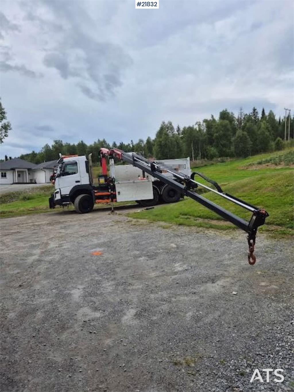 Volvo FMX 6x6 plow rigged dump truck w/ 9.5 t/m crane, 2