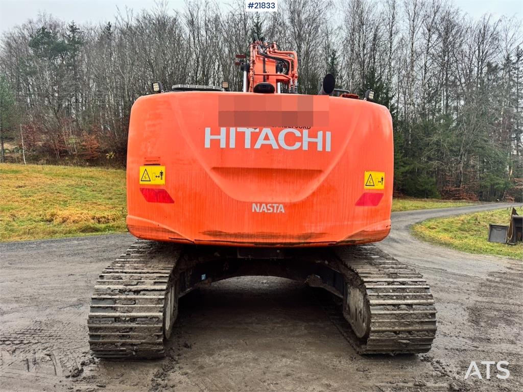 Hitachi ZX225USRLC-6 crawler excavator with Rototilt, 2 bu