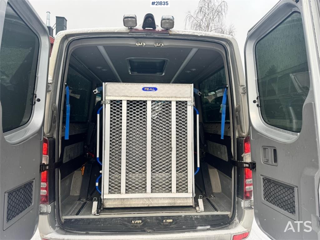 Mercedes-Benz Sprinter 316 Minibus – 9 seats and wheelchair ramp