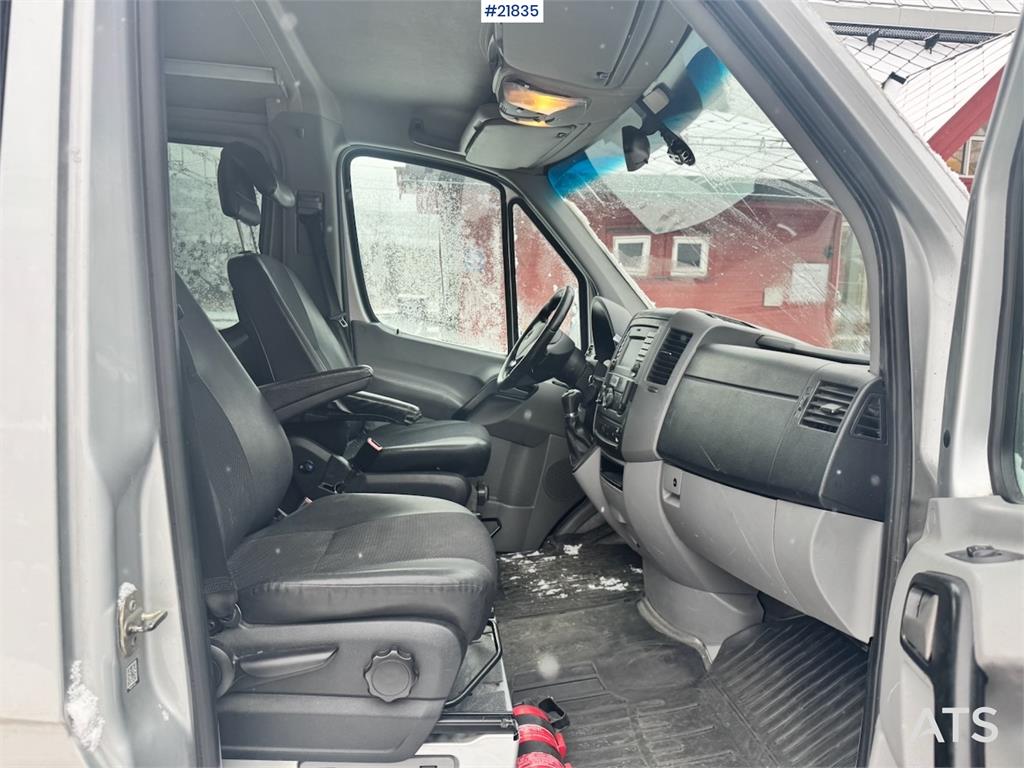 Mercedes-Benz Sprinter 316 Minibus – 9 seats and wheelchair ramp