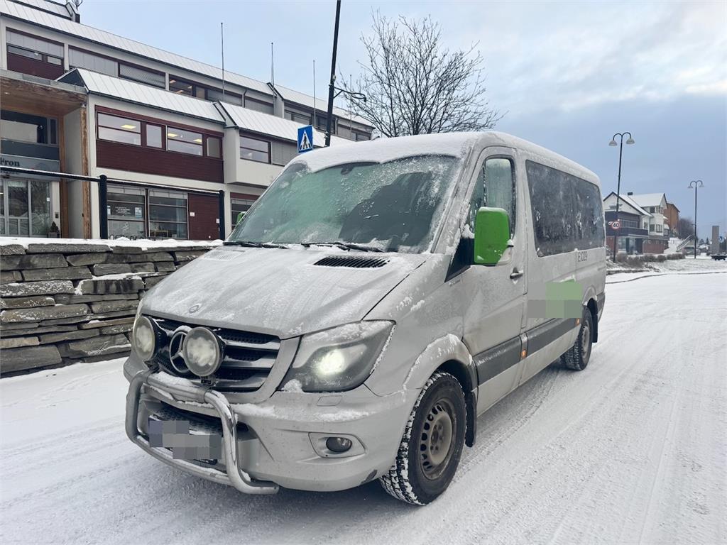 Mercedes-Benz Sprinter 316 Minibus – 9 seats and wheelchair ramp