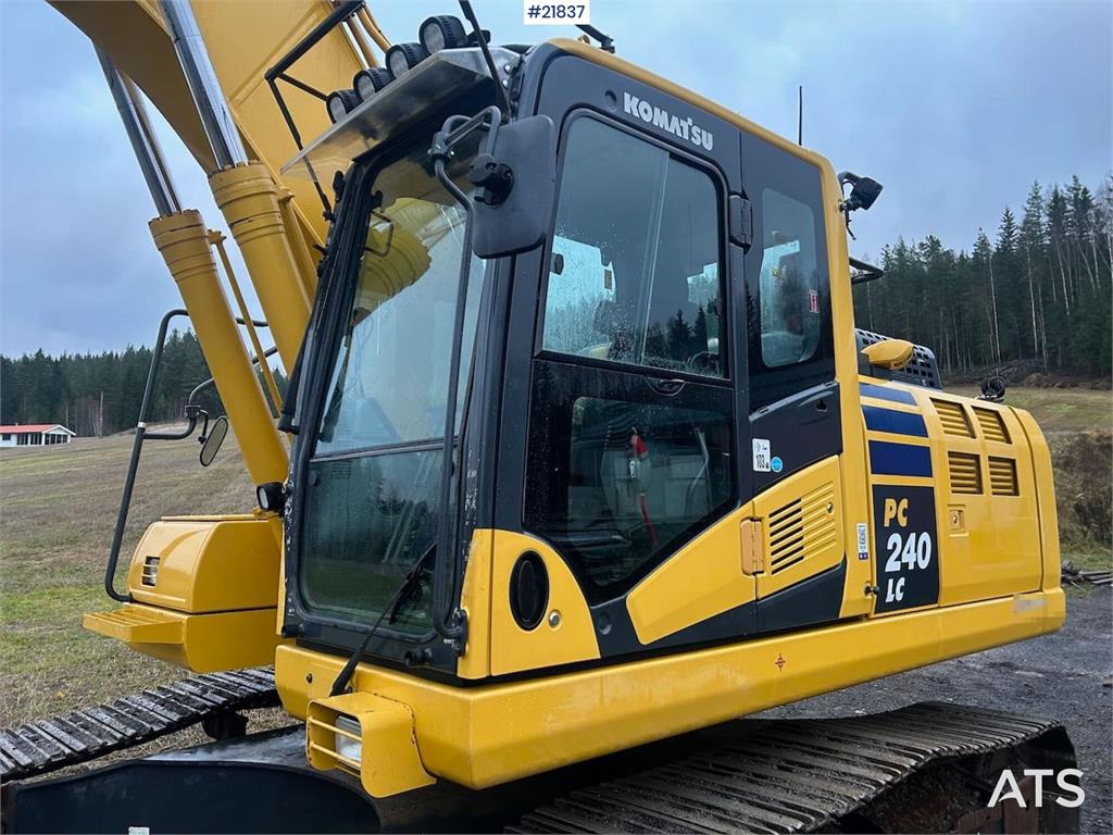 Komatsu PC240LC-11E0 crawler excavator with Rototilt and g