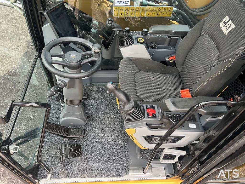 Komatsu PC240LC-11E0 crawler excavator with Rototilt and g