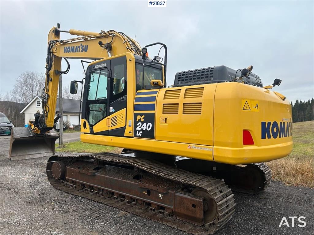 Komatsu PC240LC-11E0 crawler excavator with Rototilt and g