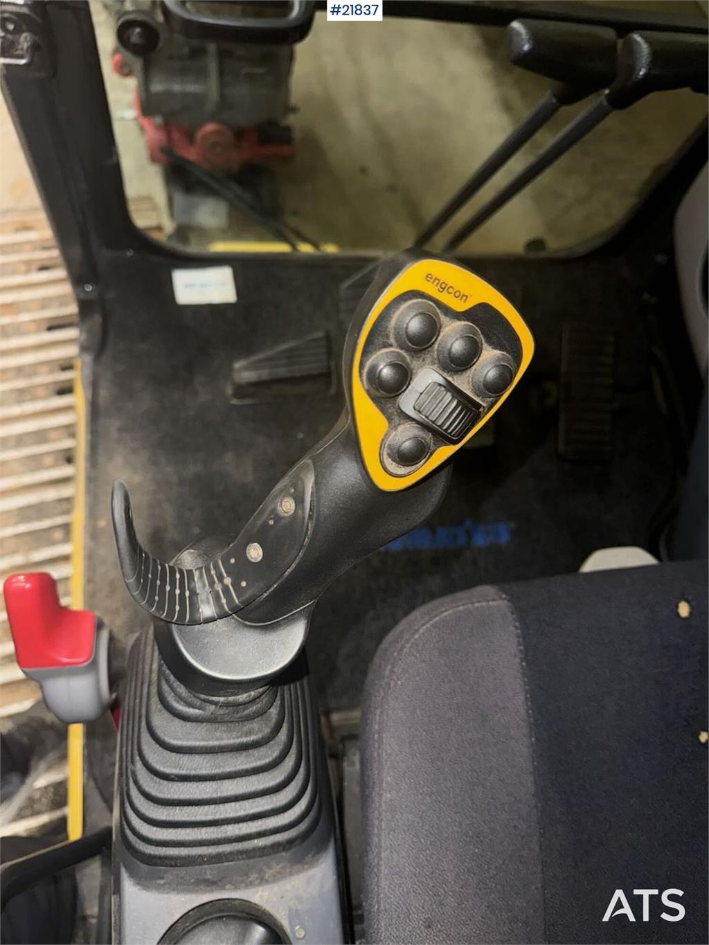 Komatsu PC240LC-11E0 crawler excavator with Rototilt and g