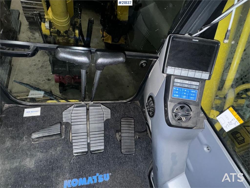 Komatsu PC240LC-11E0 crawler excavator with Rototilt and g