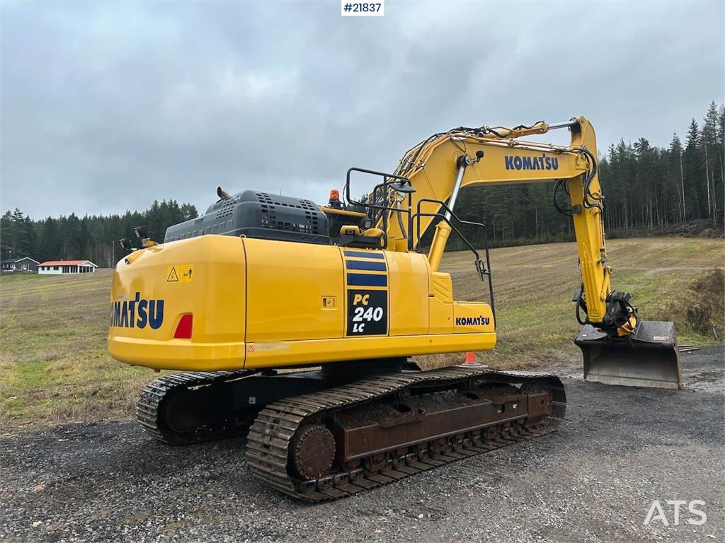 Komatsu PC240LC-11E0 crawler excavator with Rototilt and g
