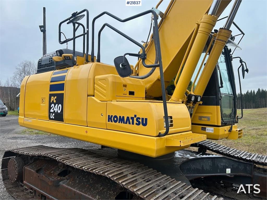 Komatsu PC240LC-11E0 crawler excavator with Rototilt and g
