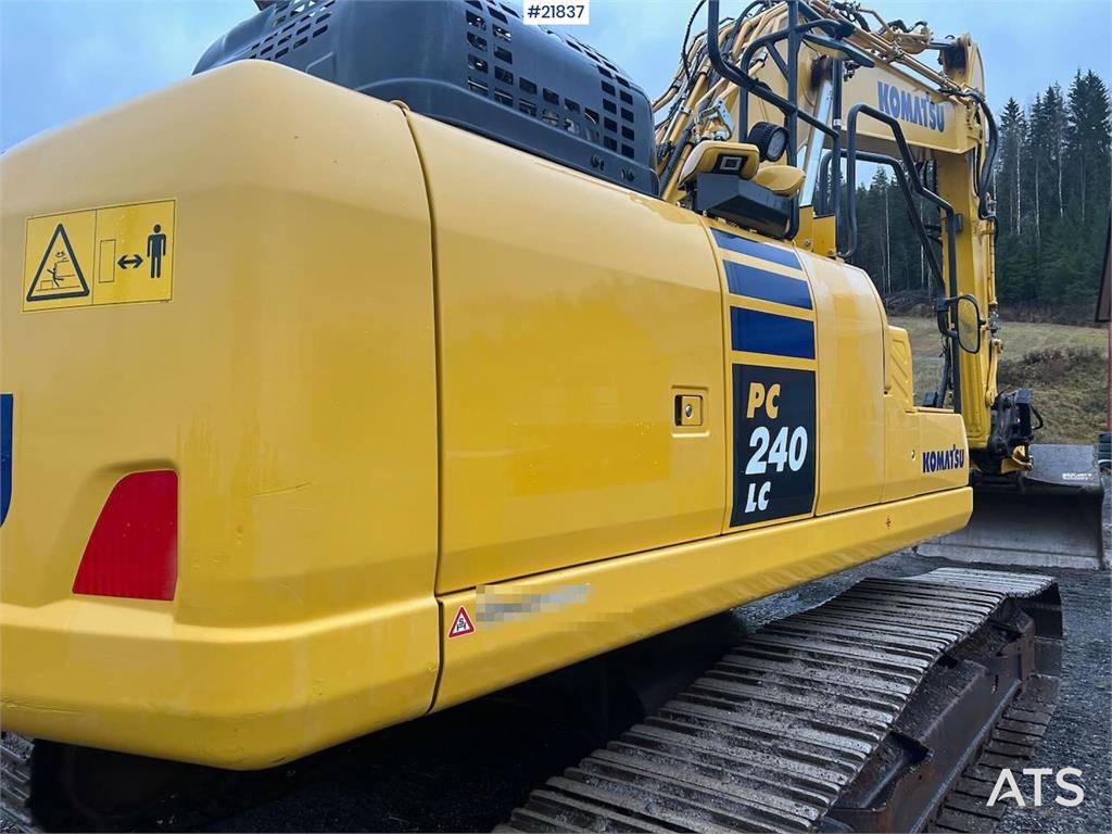 Komatsu PC240LC-11E0 crawler excavator with Rototilt and g