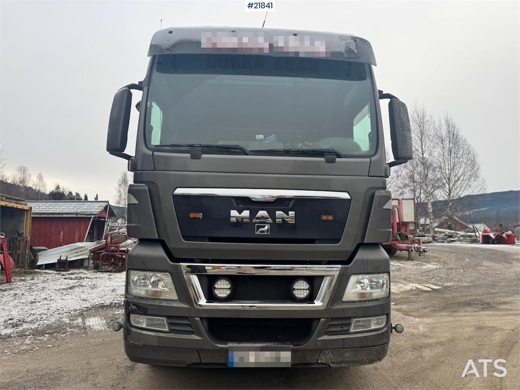 MAN TGX 35.540 Tridem hook truck with crane hydraulics