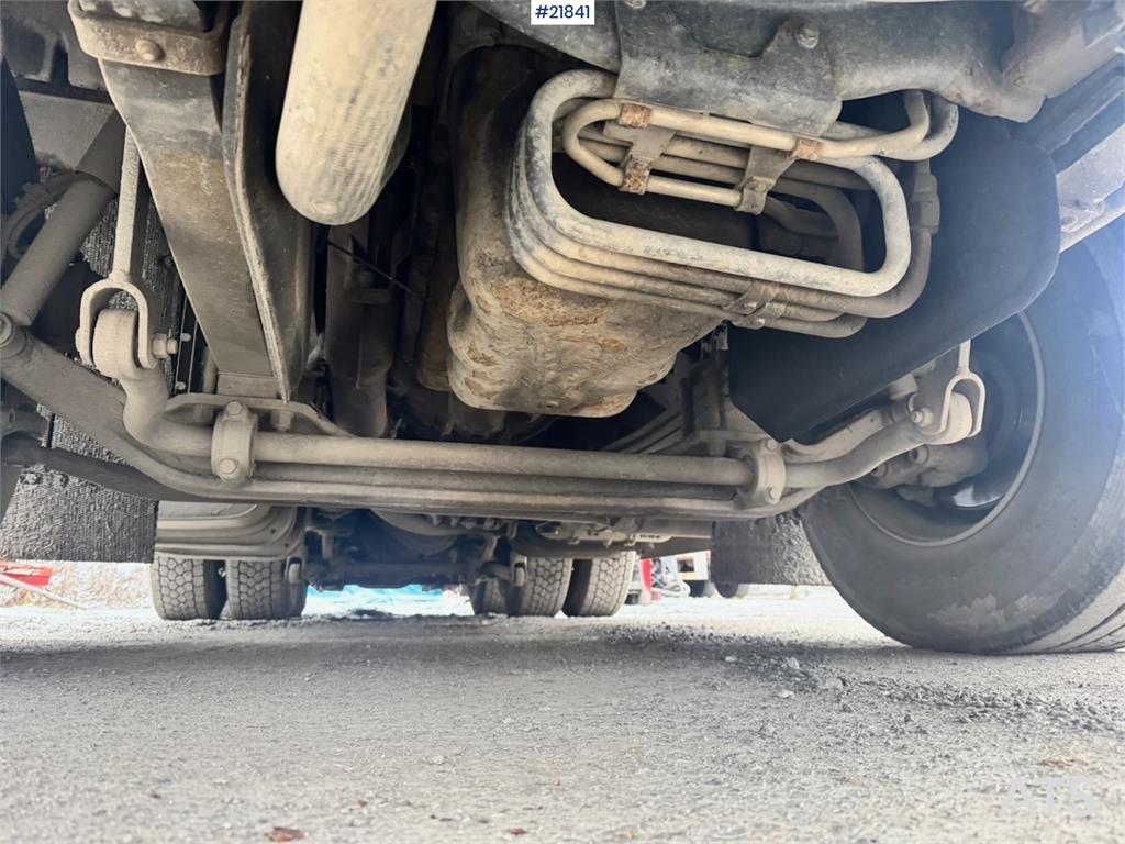 MAN TGX 35.540 Tridem hook truck with crane hydraulics