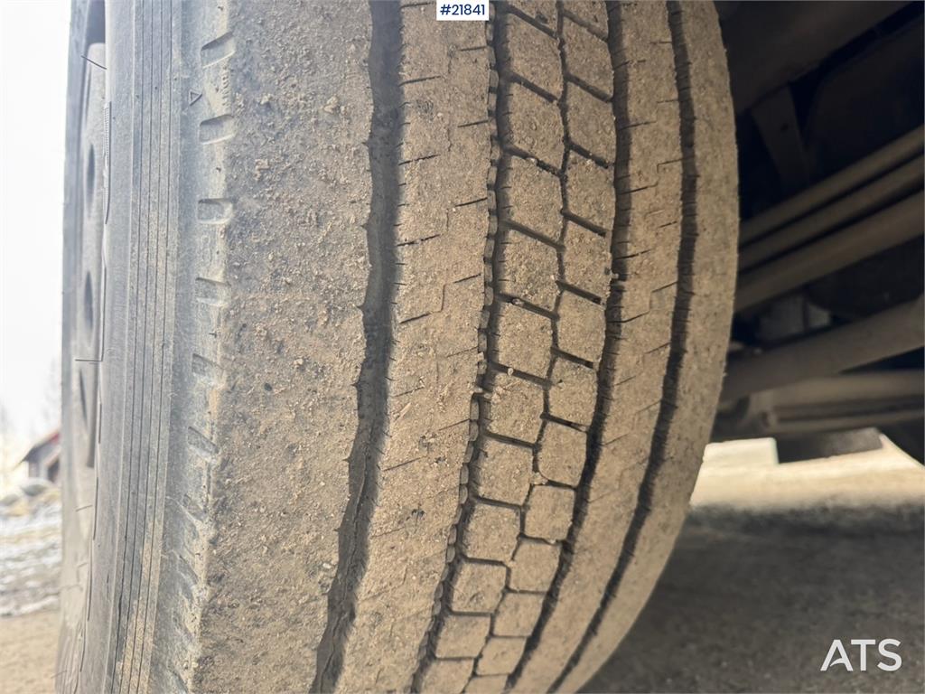 MAN TGX 35.540 Tridem hook truck with crane hydraulics