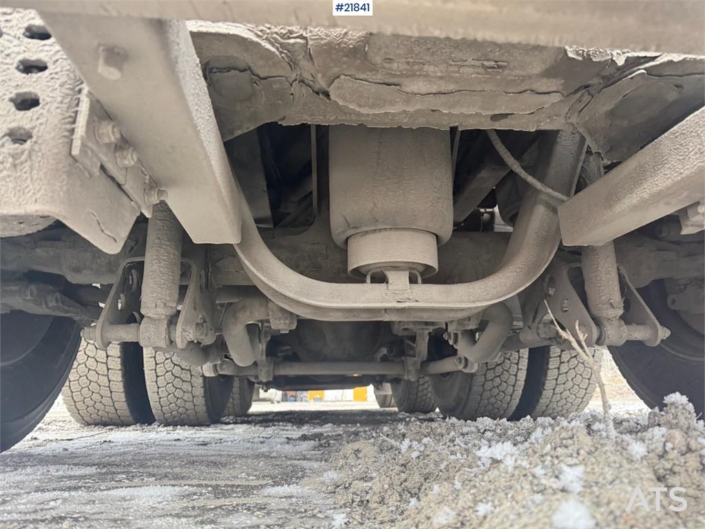 MAN TGX 35.540 Tridem hook truck with crane hydraulics