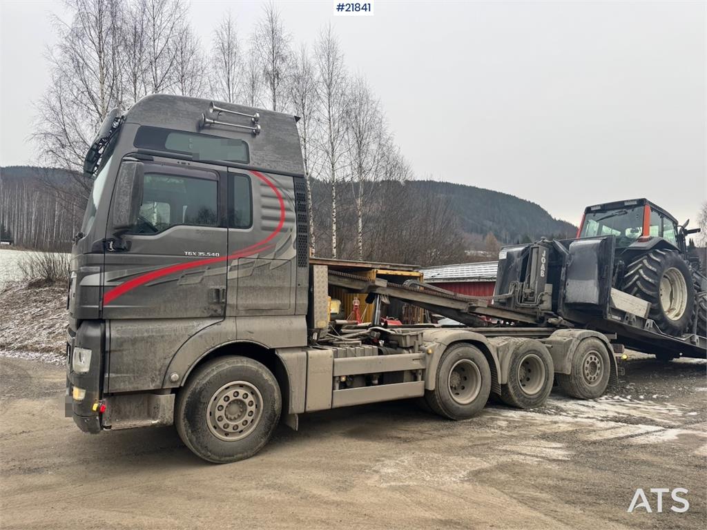 MAN TGX 35.540 Tridem hook truck with crane hydraulics