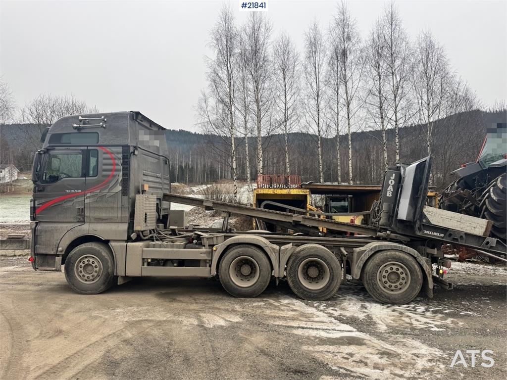MAN TGX 35.540 Tridem hook truck with crane hydraulics