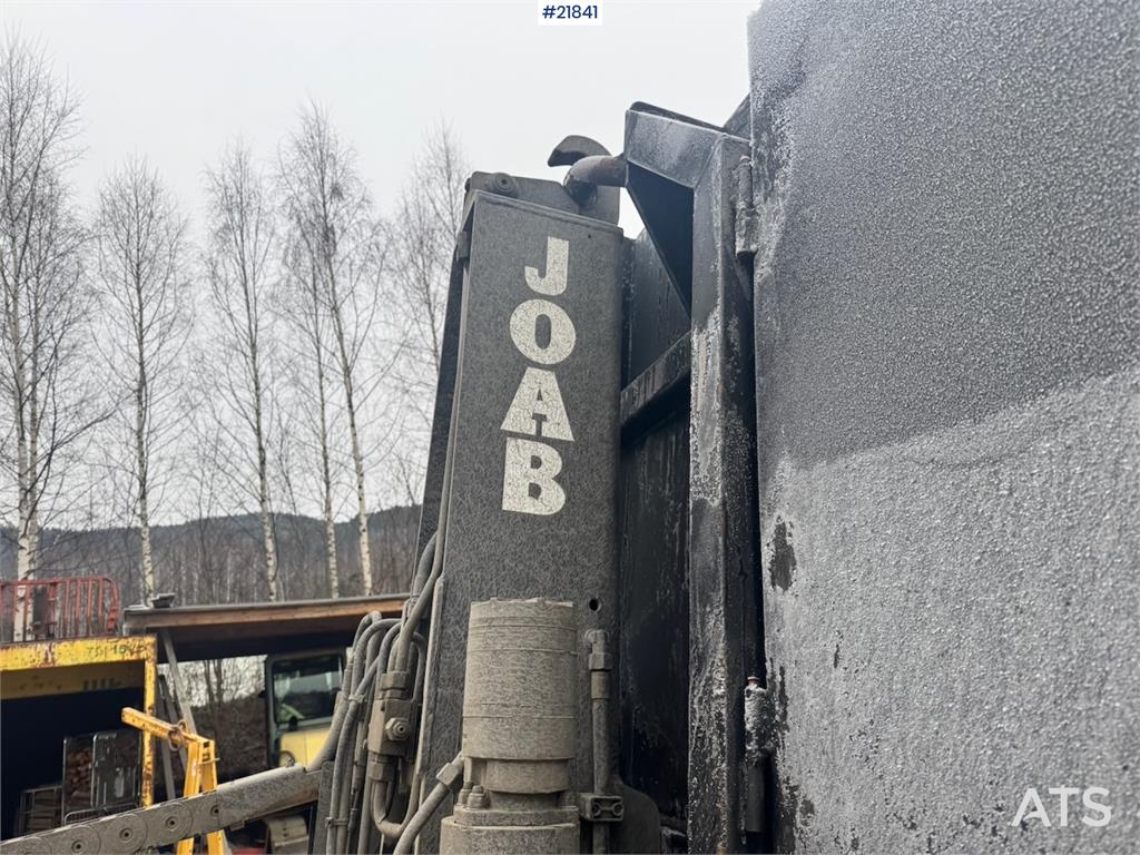 MAN TGX 35.540 Tridem hook truck with crane hydraulics