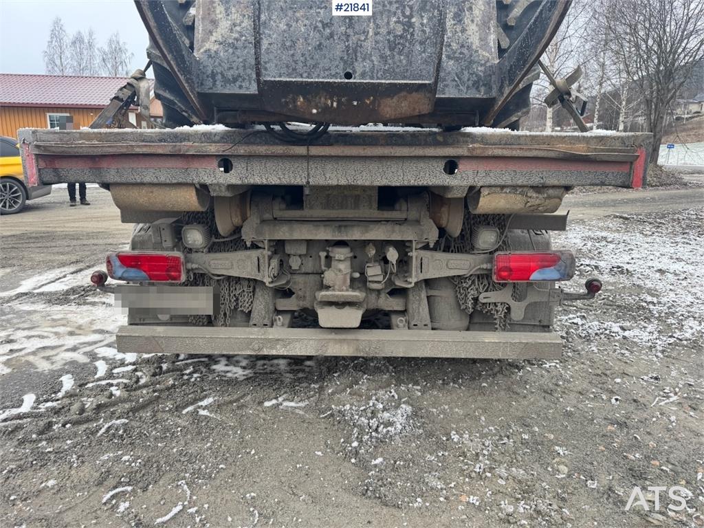 MAN TGX 35.540 Tridem hook truck with crane hydraulics