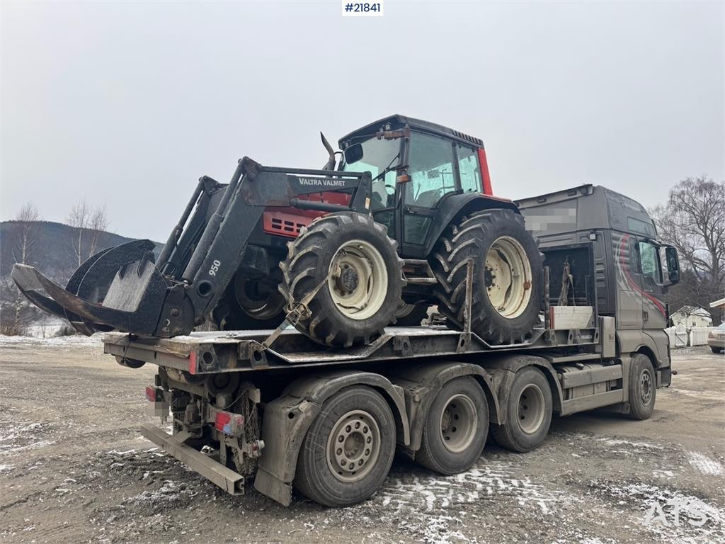 MAN TGX 35.540 Tridem hook truck with crane hydraulics