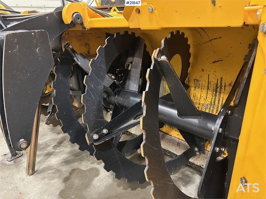 Dalen snow blower w/ Hardox steel. Slightly used.