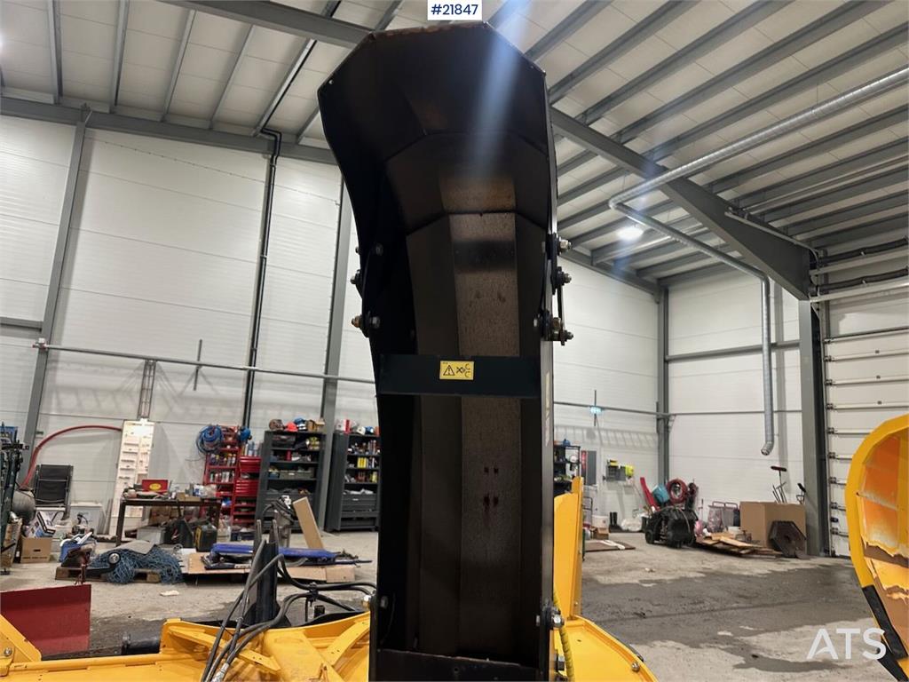 Dalen snow blower w/ Hardox steel. Slightly used.