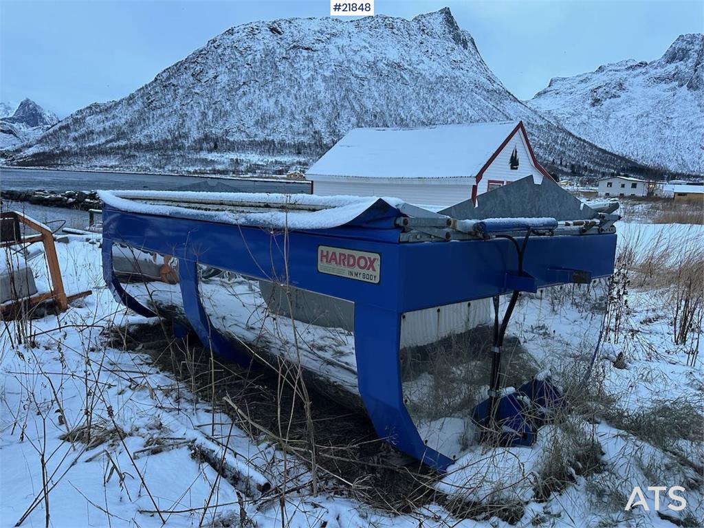 [Other] GMI Asphalt tub w/ guillotine hatch.