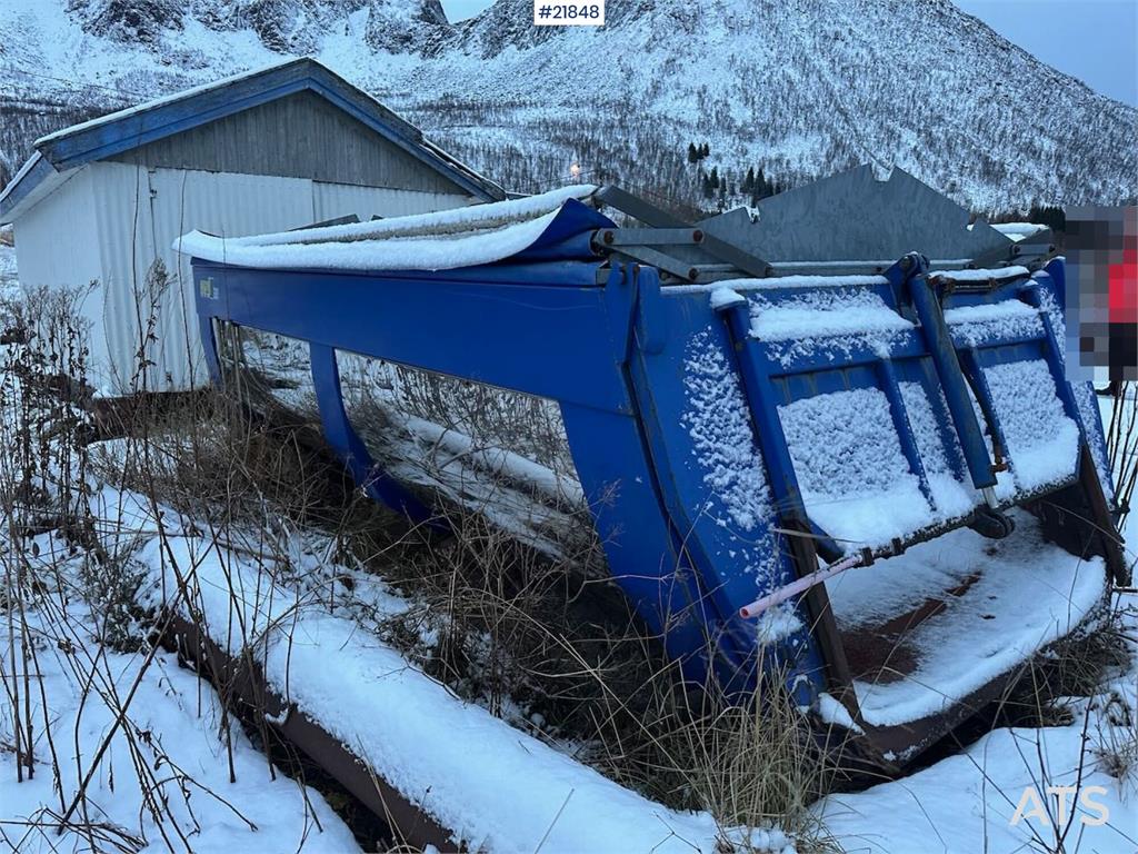 [Other] GMI Asphalt tub w/ guillotine hatch.