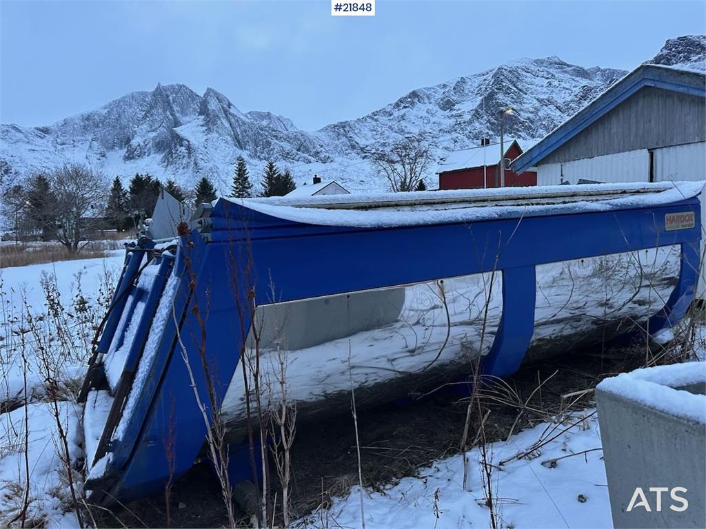 [Other] GMI Asphalt tub w/ guillotine hatch.