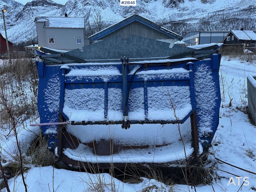 [Other] GMI Asphalt tub w/ guillotine hatch.