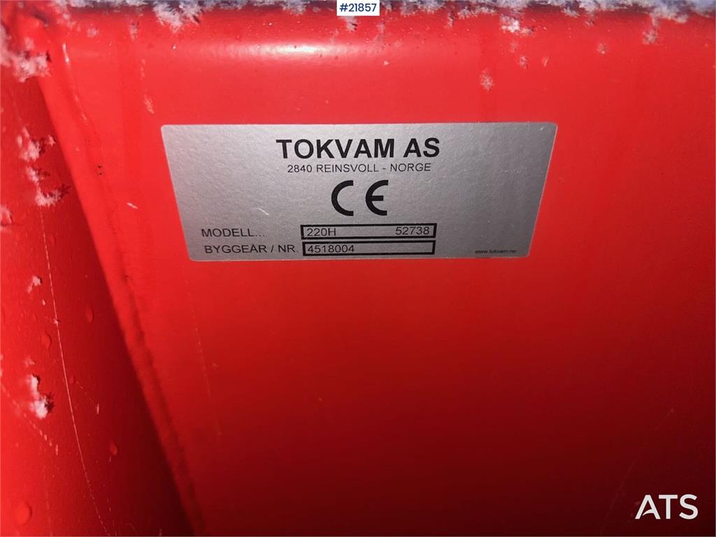 Tokvam 220H snow blower. Slightly used.