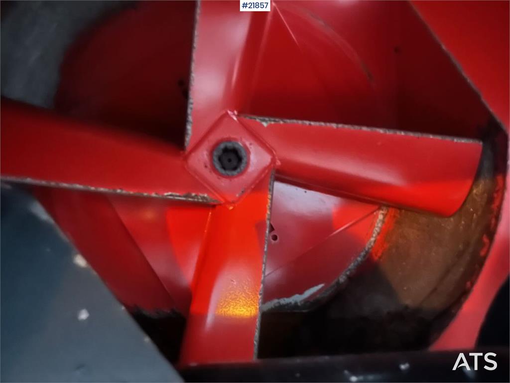 Tokvam 220H snow blower. Slightly used.