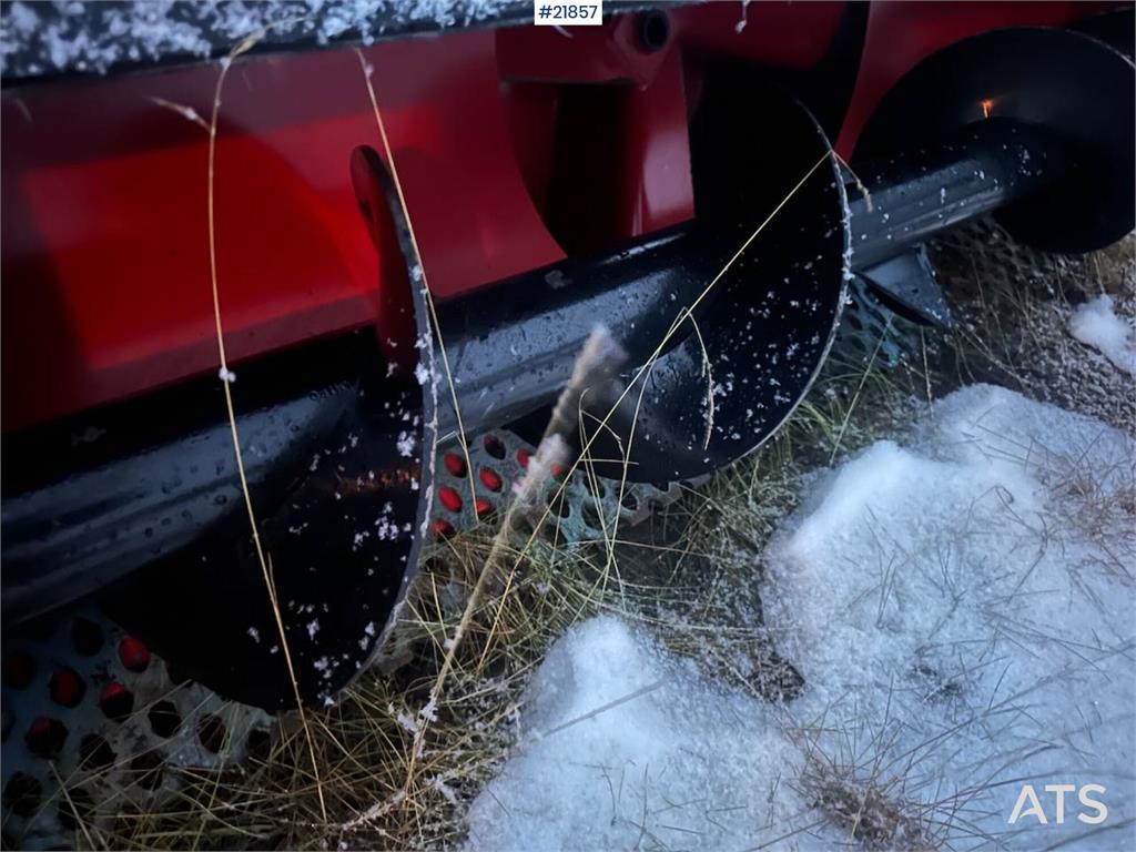 Tokvam 220H snow blower. Slightly used.