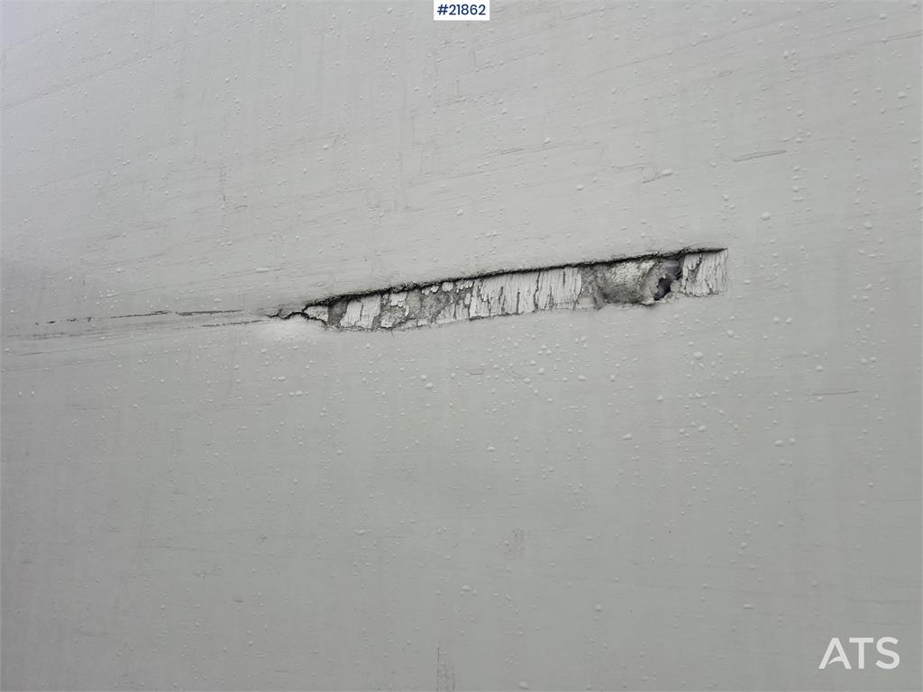 Iveco Daily box van w/ lift