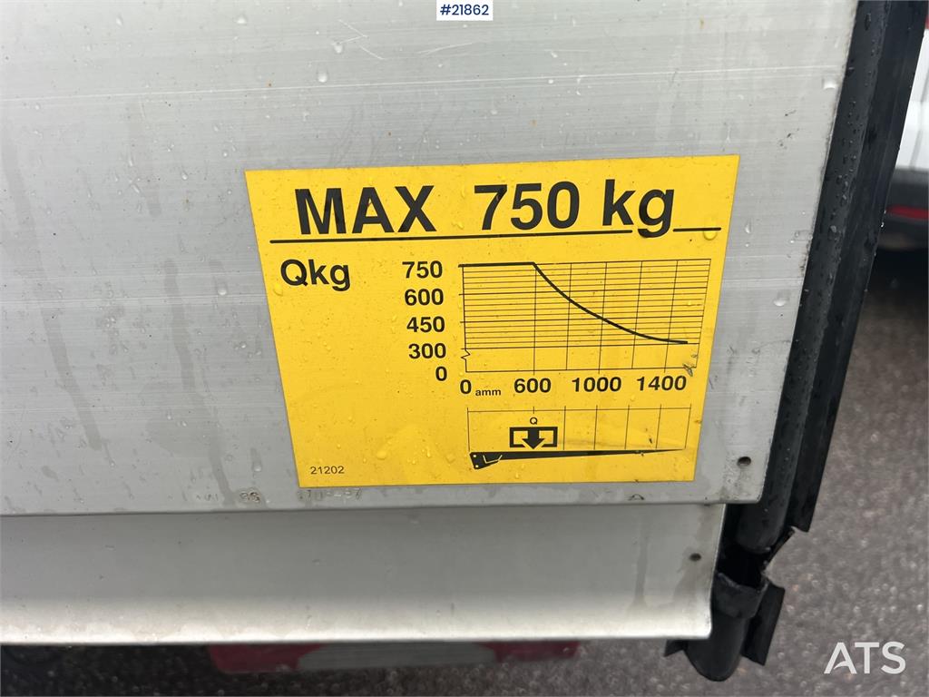 Iveco Daily box van w/ lift