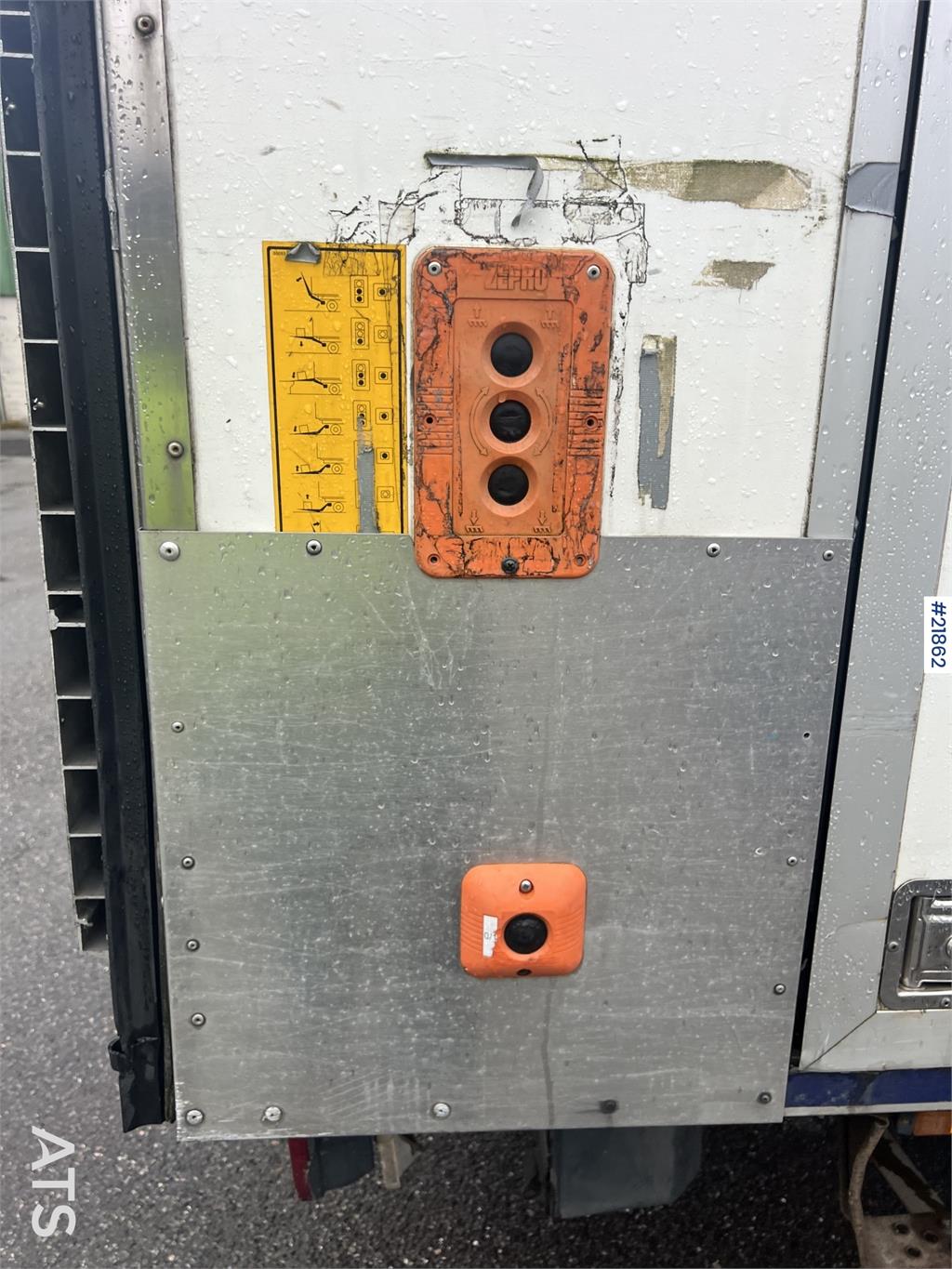 Iveco Daily box van w/ lift