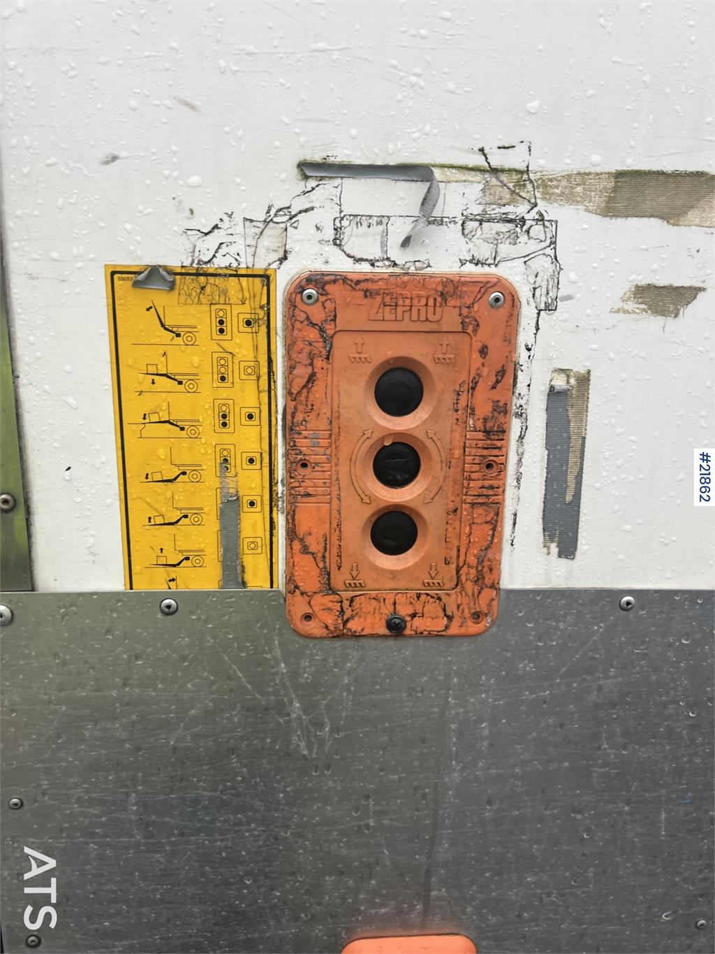 Iveco Daily box van w/ lift