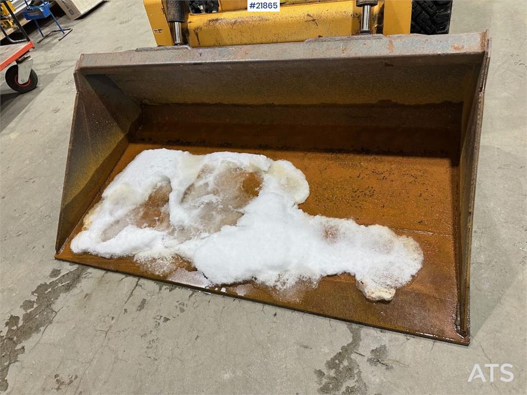 Mustang 220R compact loader w/leveling bucket and pallet f