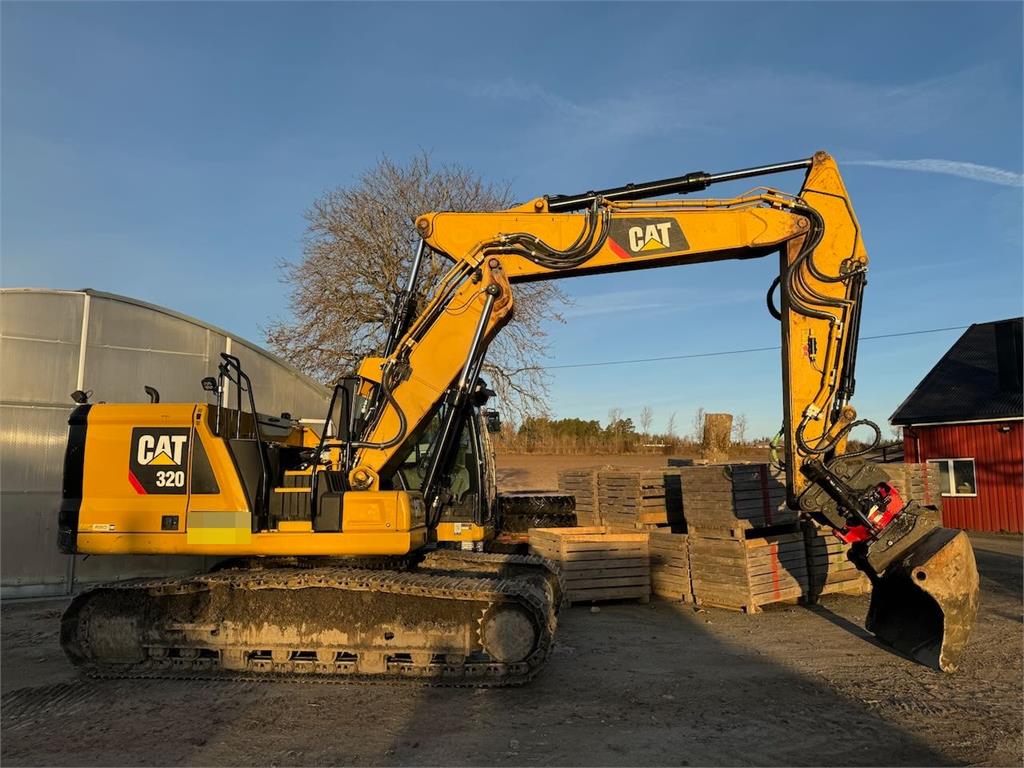 CAT 320