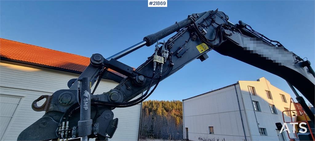 Volvo EC300el excavator w/ Toothed bucket, Sanding bucke